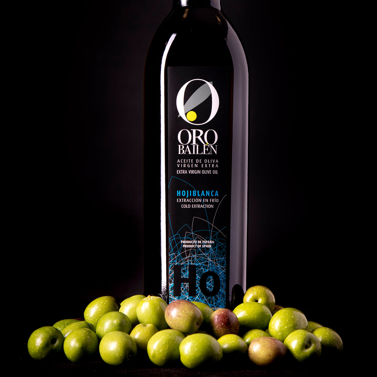 Oro Bailen Hojiblanca 500 ml bottle behind a cluster of fresh olives.