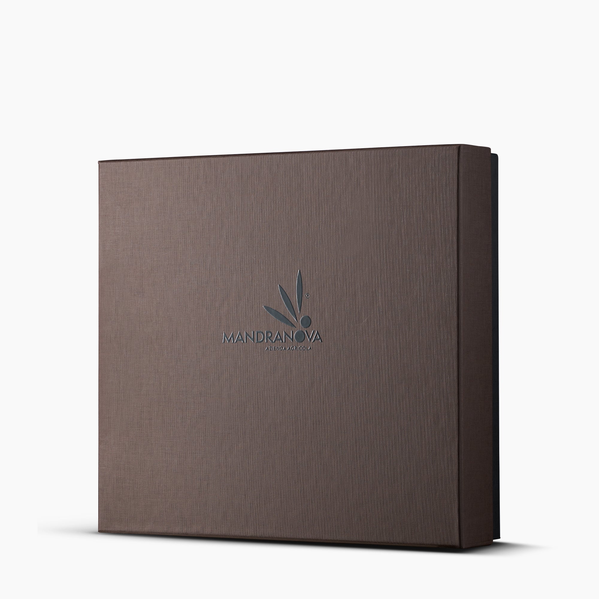 Closed elegant brown Mandranova gift box containing four 250 ml Monocultivar olive oil bottles from Sicily, Italy.