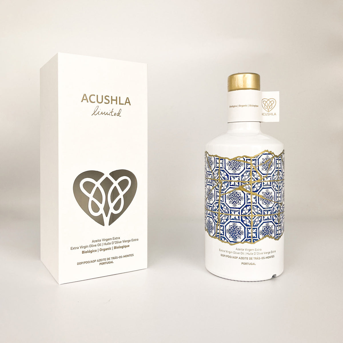 Acushla Organic DOP Trás-os-Montes 500 ml bottle beside its elegant gift box.