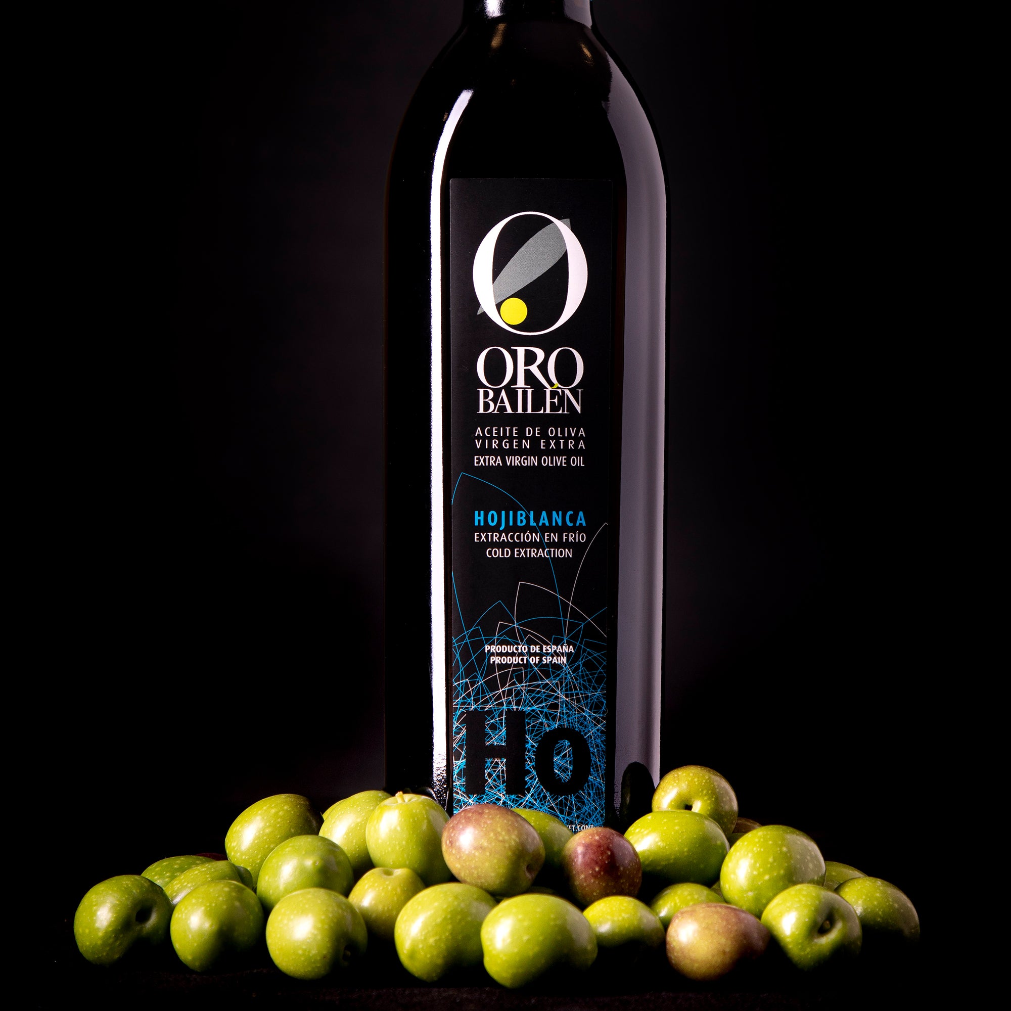 Oro Bailen Hojiblanca 500 ml bottle behind a cluster of fresh olives.