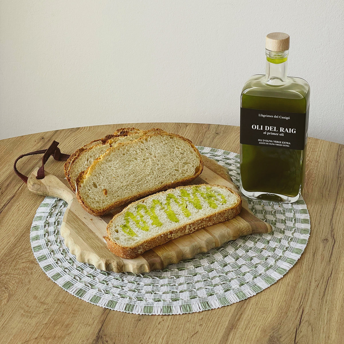Sliced bread drizzled with Oli del Raig Novello extra virgin olive oil.