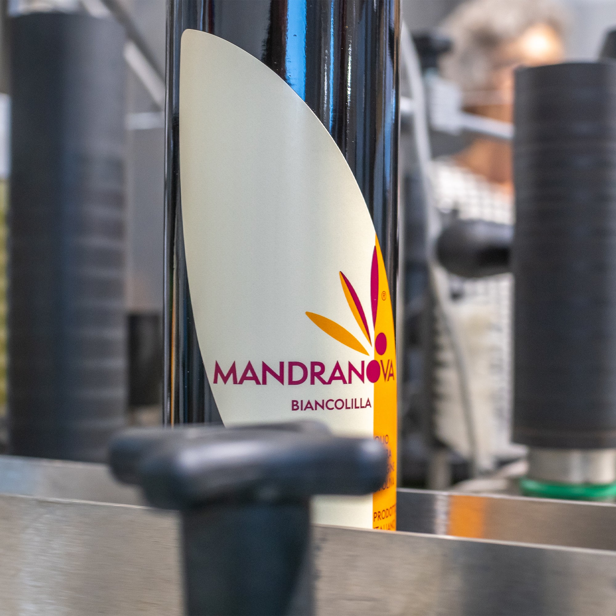 Close-up of Mandranova Biancolilla 500 ml bottle and label.