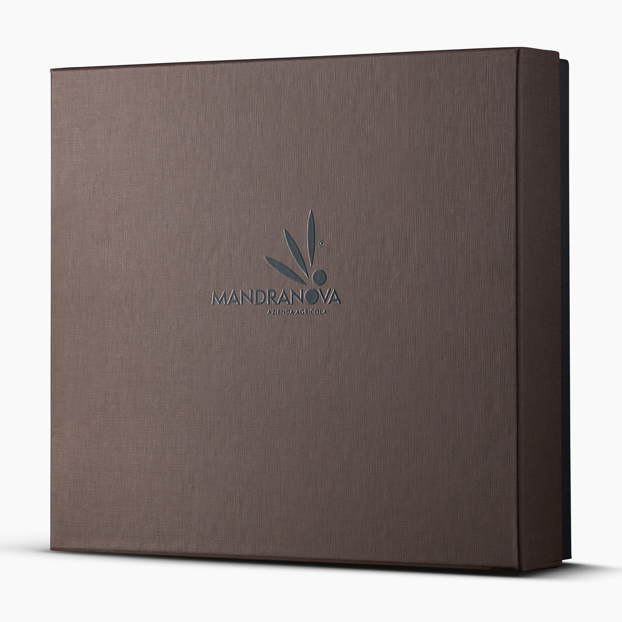 Closed Mandranova gift box containing four 250 ml Monocultivar olive oil bottles from Sicily, Italy.