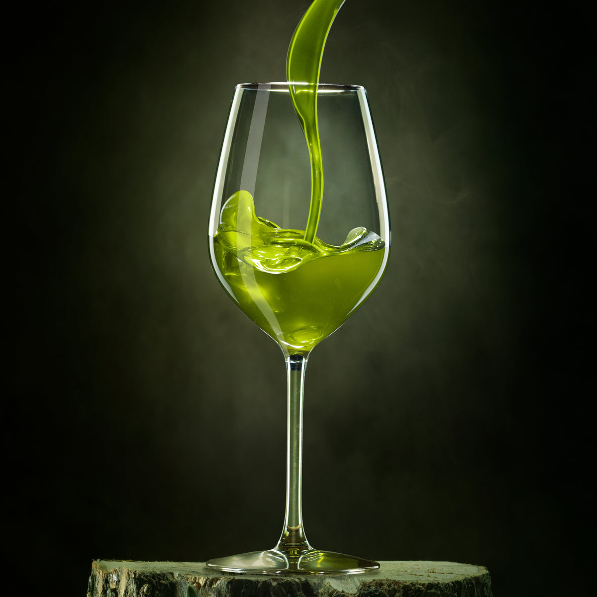 Masia el Altet olive oil pouring into a tasting glass.